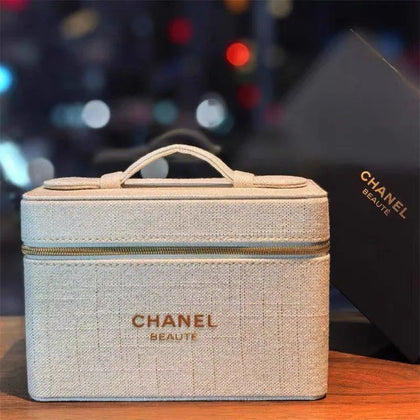 💥現金價💥🌟Chanel Beauty 贈品✨酒店護理級白金手提箱🌟 高級感爆燈💖限量極少‼-💳 付款後約4星期送到🏠