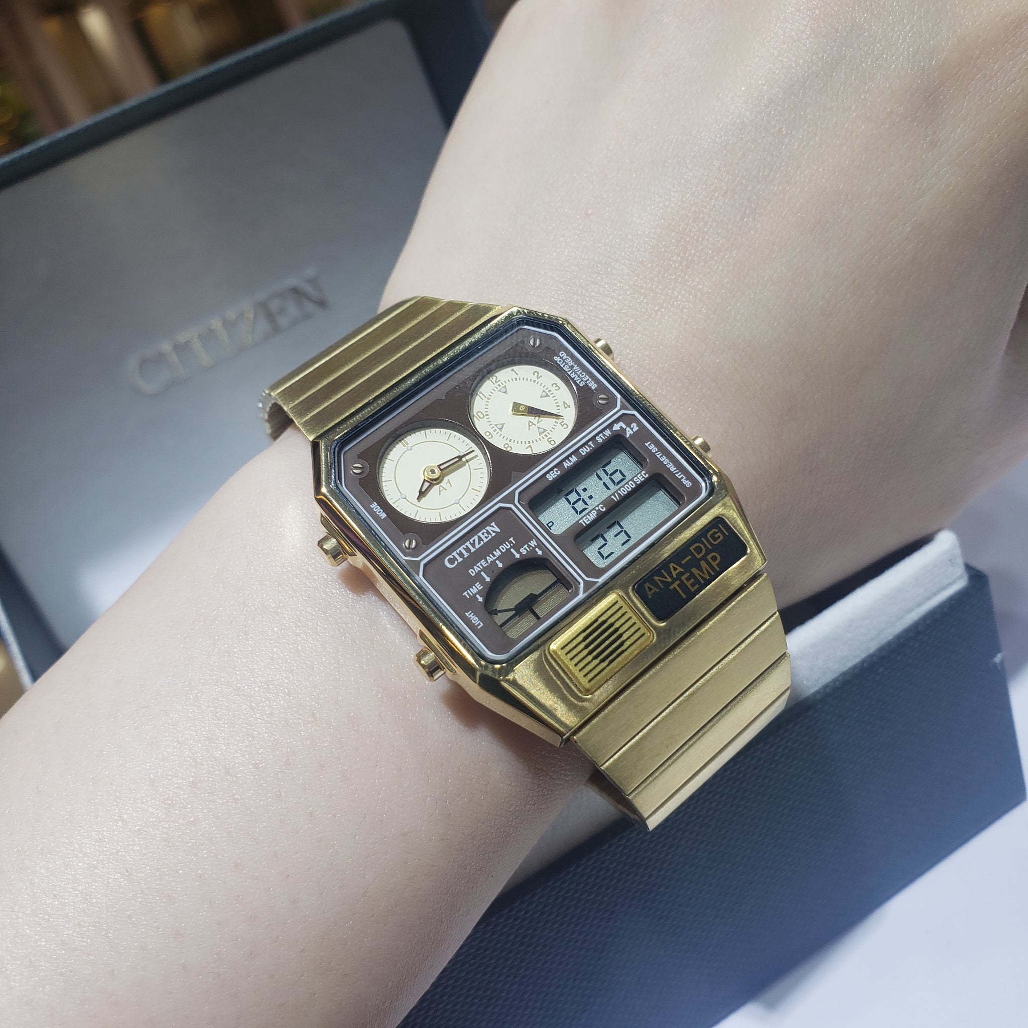 BEAMS x CITIZEN 別注Handwritten ANA-DEGI TEMP WATCH 金色– 澳紐記